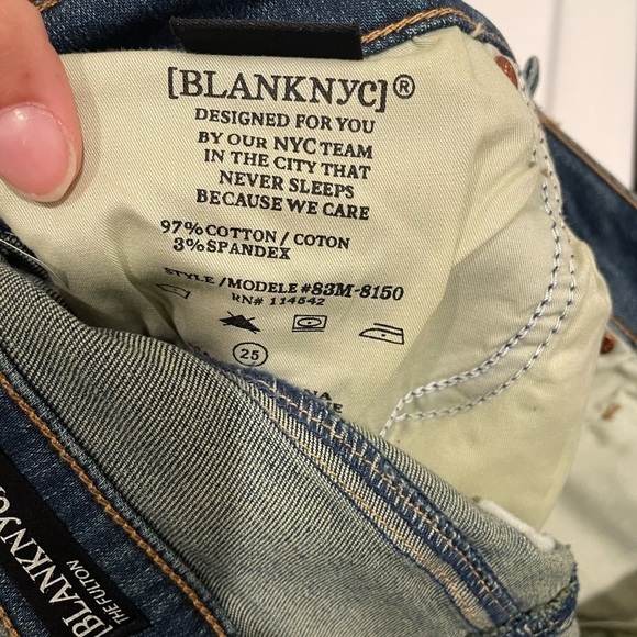 NWT BLANK NYC The Fulton Roll Up Denim Shorts Size 25 - Picture 3 of 6